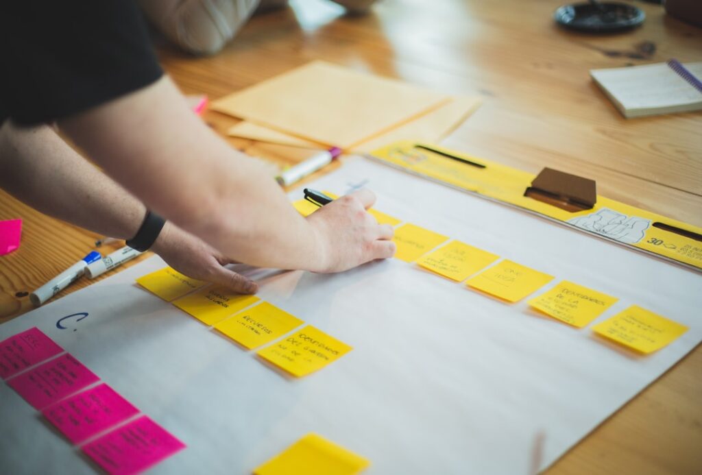 Ankommen am neuen Arbeitsort: Strategien für die erfolgreiche Integration jenseits des Büros